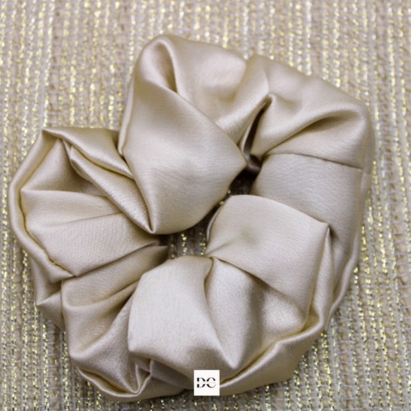 100% 22momme Mulberry Silk Scrunchies (4cm wide) - Picture 5 of 5